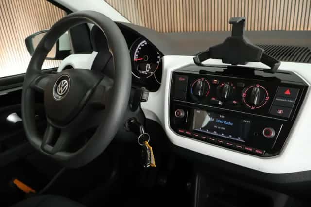 Volkswagen Up! (2018) thumbnail 3