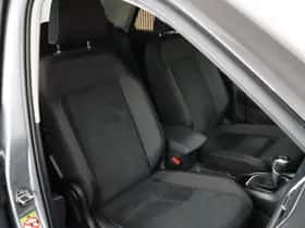 Volkswagen T-Roc (2023) thumbnail 2