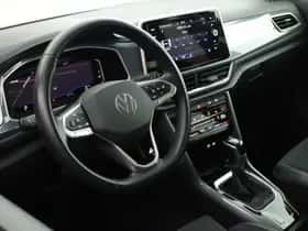 Volkswagen T-Roc (2023) thumbnail 3