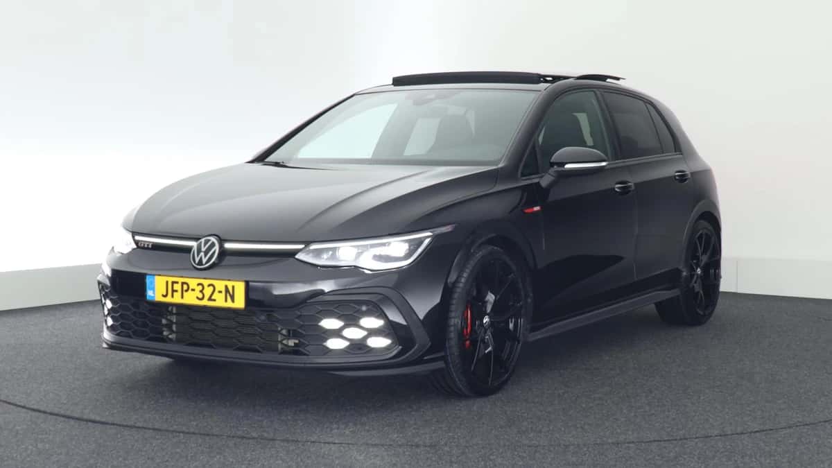Volkswagen Golf (2022) — foto 1