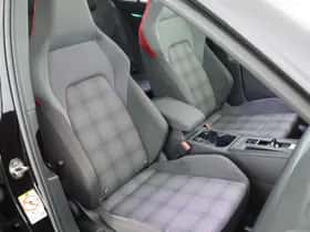Volkswagen Golf (2022) thumbnail 2