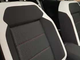 Volkswagen T-Roc (2019) thumbnail 42