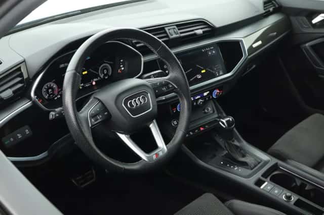 Audi Q3 (2023) thumbnail 3