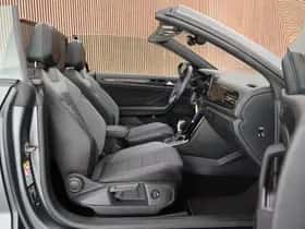 Volkswagen T-Roc (2023) thumbnail 2