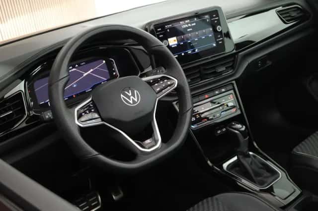 Volkswagen T-Roc (2023) thumbnail 3