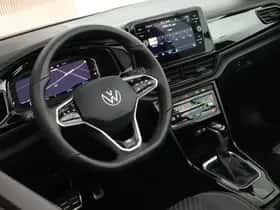 Volkswagen T-Roc (2023) thumbnail 3