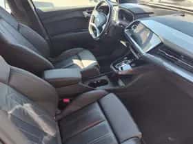 Audi Q4 (2022) thumbnail 5