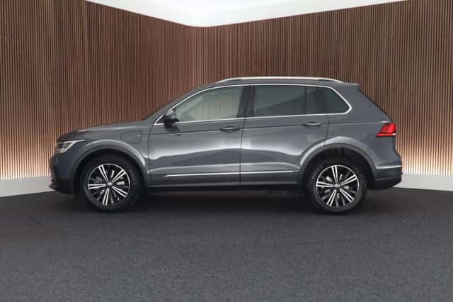Volkswagen Tiguan (2021) thumbnail 5