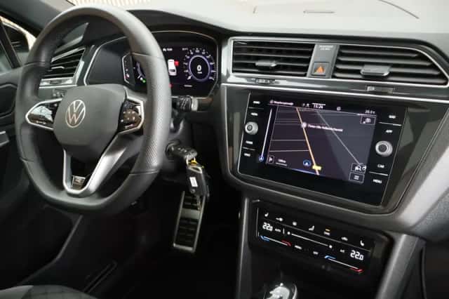 Volkswagen Tiguan (2022) thumbnail 3
