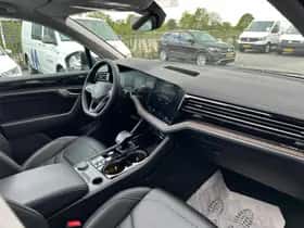 Volkswagen Touareg (2024) thumbnail 2