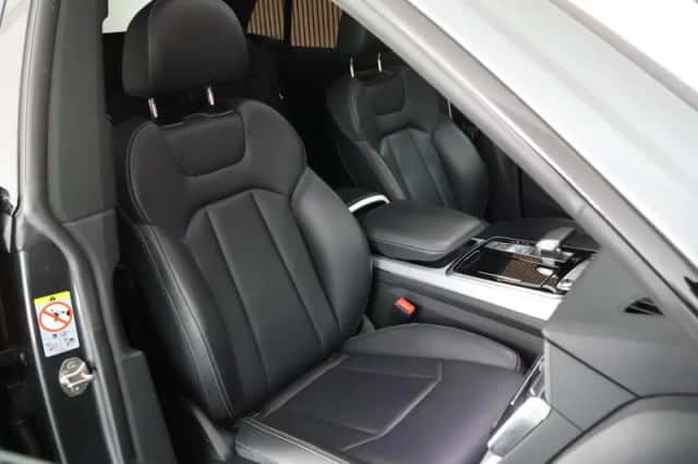 Audi Q8 (2021) thumbnail 2