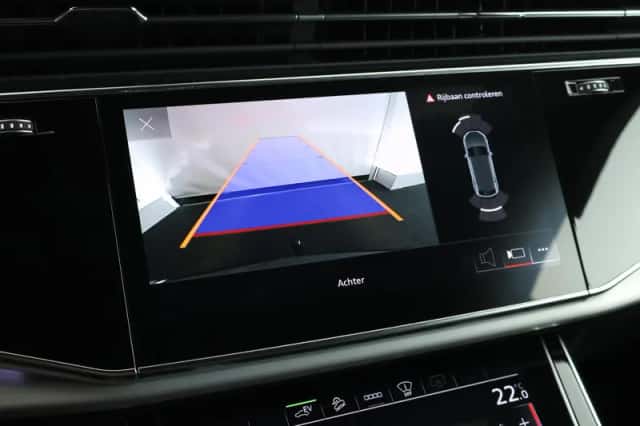 Audi Q8 (2021) thumbnail 6