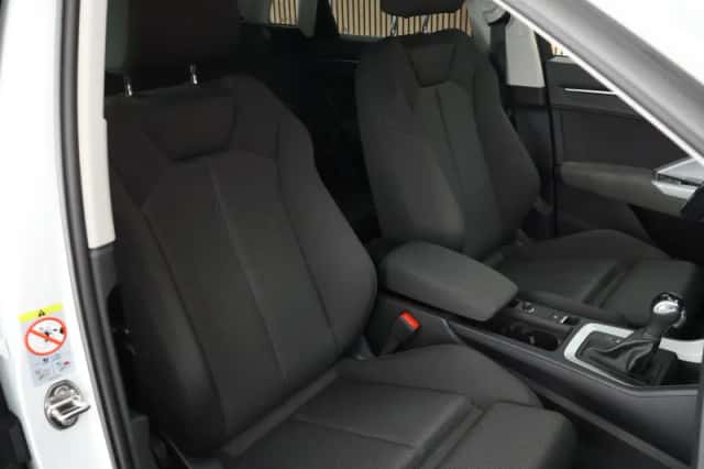 Audi Q3 (2021) thumbnail 2