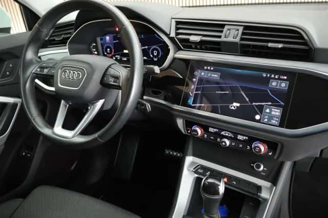 Audi Q3 (2021) thumbnail 3