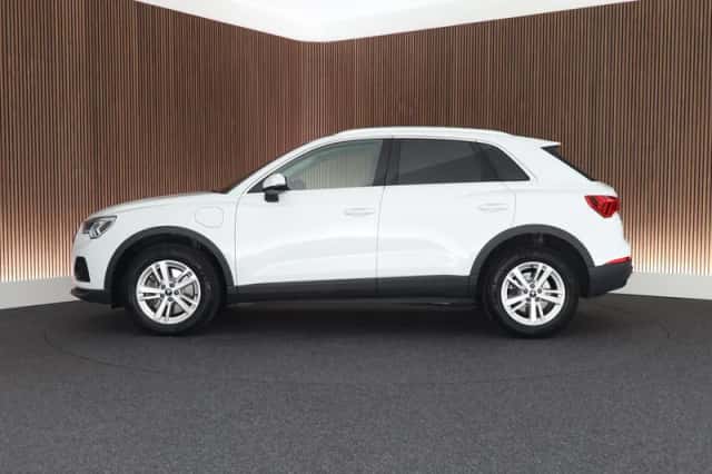 Audi Q3 (2021) thumbnail 6