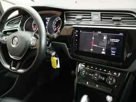 Volkswagen Touran (2017) thumbnail 3