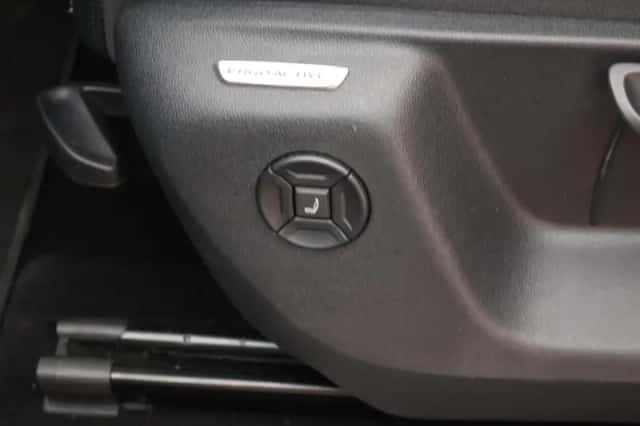 Volkswagen Tiguan (2025) thumbnail 6
