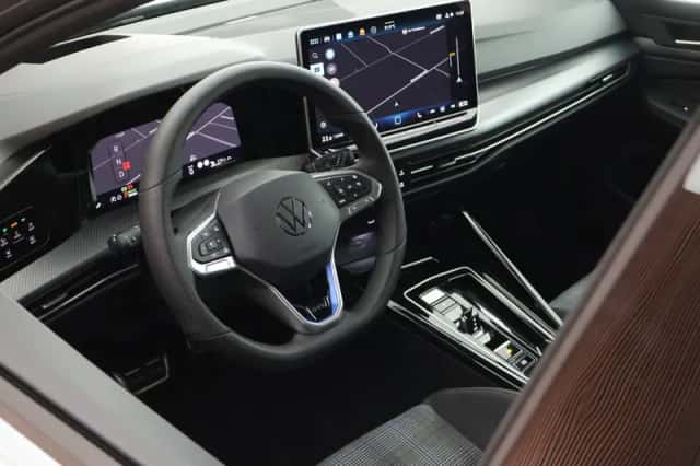 Volkswagen Golf (2025) thumbnail 3