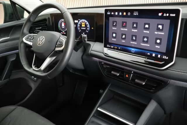 Volkswagen Tiguan (2025) thumbnail 3