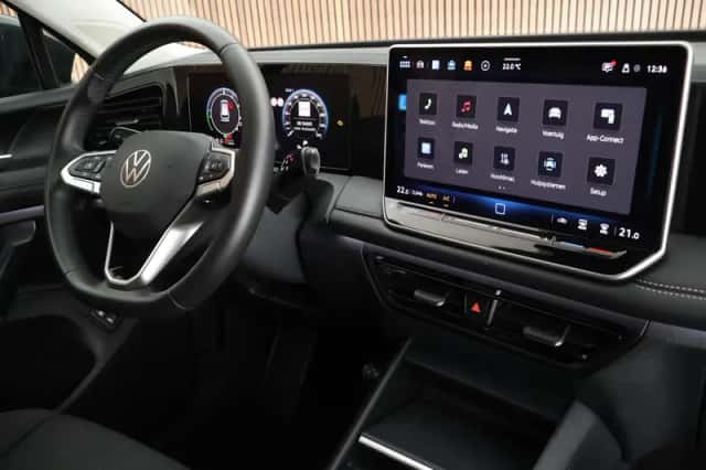 Volkswagen Tiguan (2025) thumbnail 3