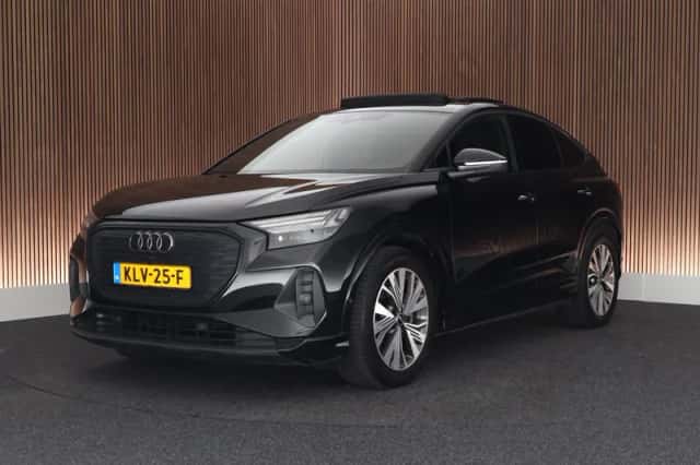 Audi Q4 (2023) thumbnail 1
