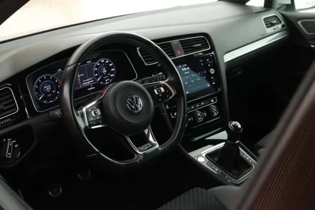 Volkswagen Golf (2019) thumbnail 3