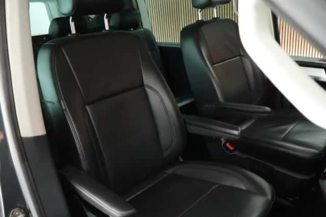 Volkswagen Transporter (2016) thumbnail 2