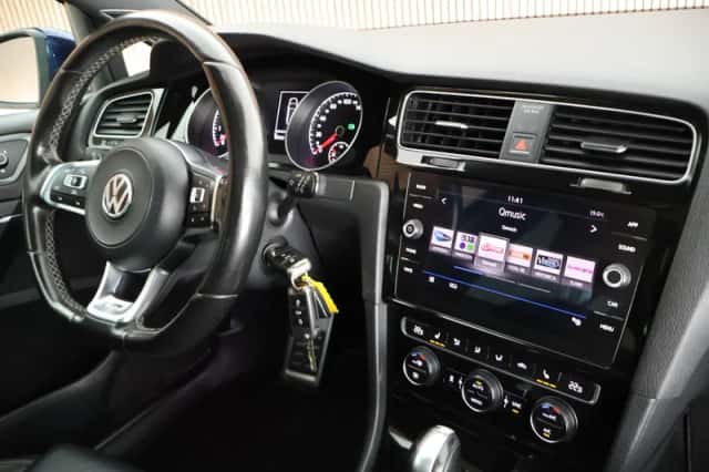 Volkswagen Golf (2017) thumbnail 3