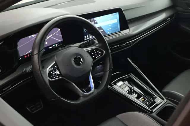 Volkswagen Golf (2022) thumbnail 3