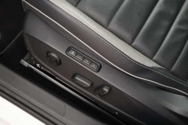 Volkswagen Golf (2022) thumbnail 4