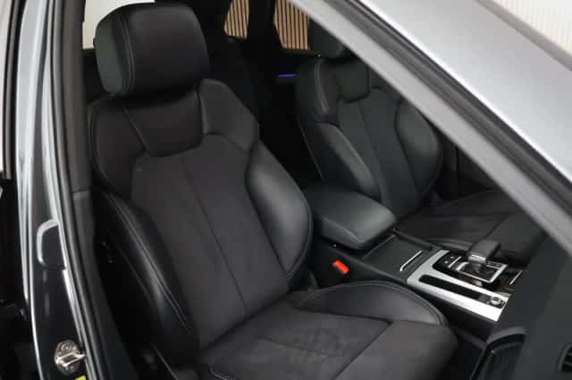 Audi Q5 (2023) thumbnail 2
