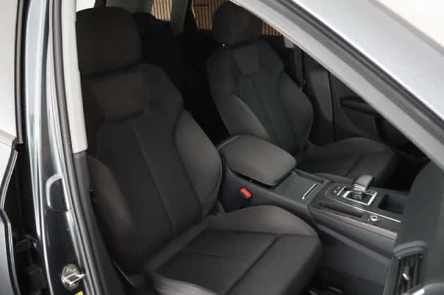 Audi Q5 (2023) thumbnail 2