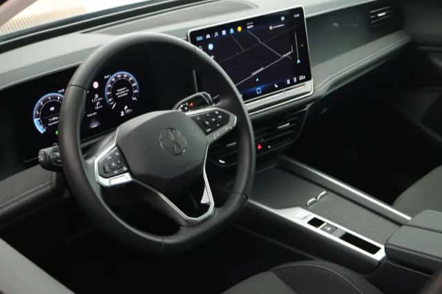 Volkswagen Passat (2025) thumbnail 3