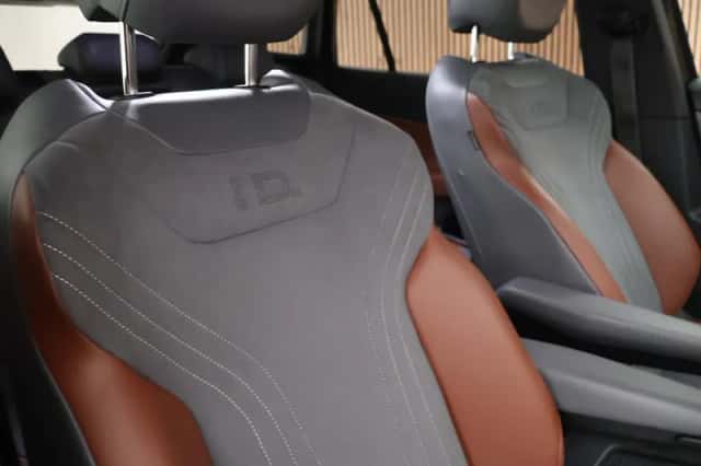 Volkswagen ID.4 (2020) thumbnail 2