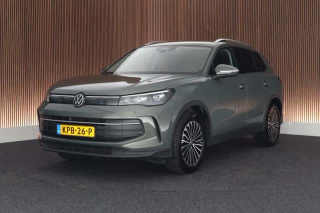 Volkswagen Tiguan (2024) thumbnail 1