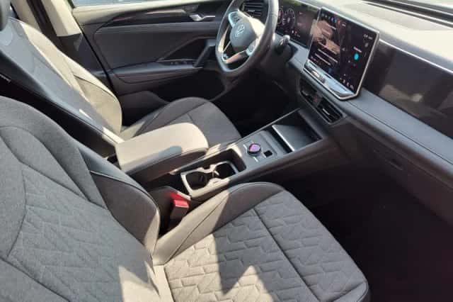 Volkswagen Tiguan (2024) thumbnail 2