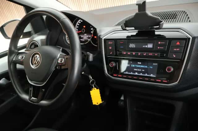 Volkswagen Up! (2020) thumbnail 3