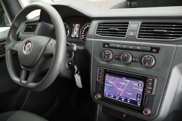 Volkswagen Caddy (2017) thumbnail 3