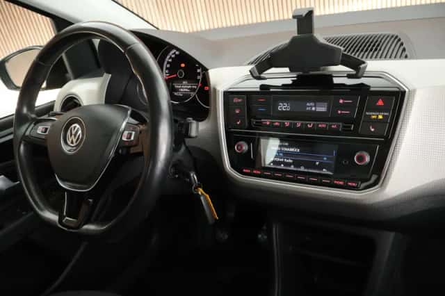 Volkswagen Up! (2019) thumbnail 3