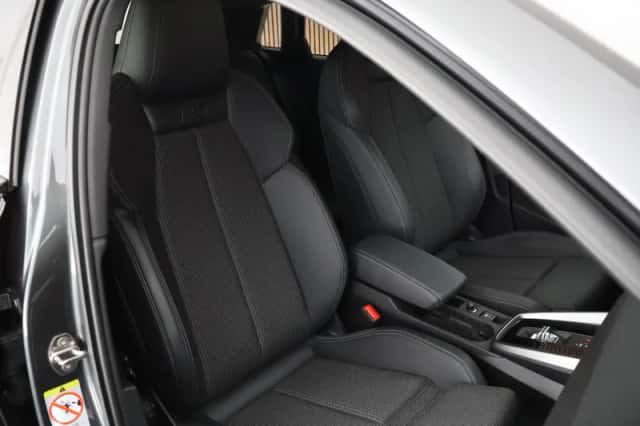 Audi A3 (2024) thumbnail 2