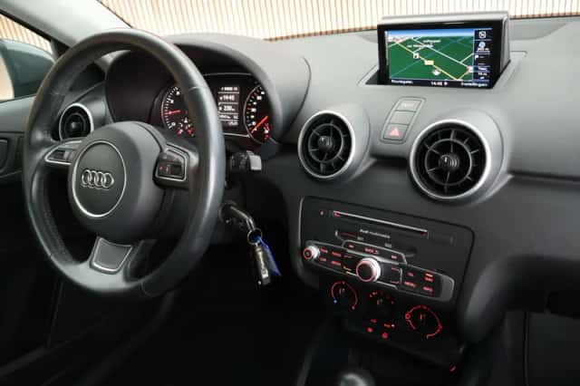 Audi A1 (2016) thumbnail 3