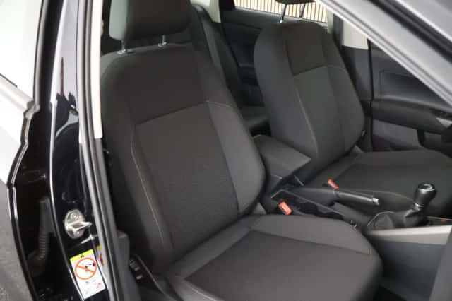 Volkswagen Polo (2021) thumbnail 2