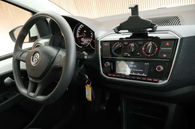 Volkswagen Up! (2019) thumbnail 3