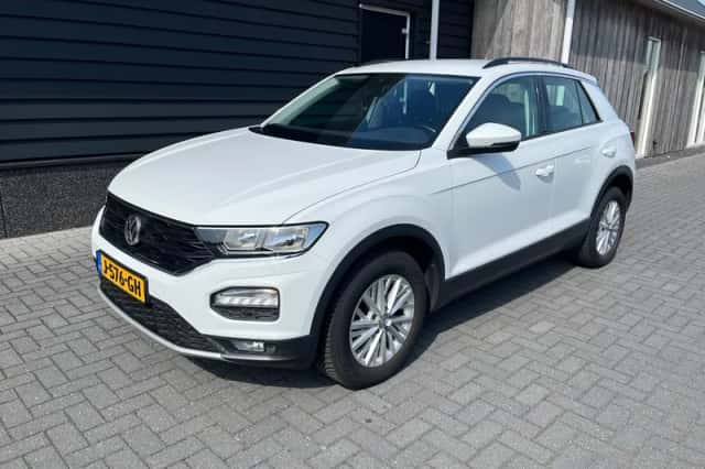 Volkswagen T-Roc (2018) thumbnail 1