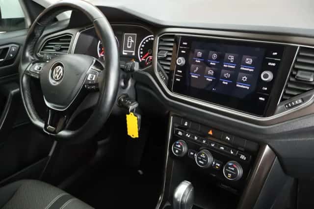 Volkswagen T-Roc (2018) thumbnail 3