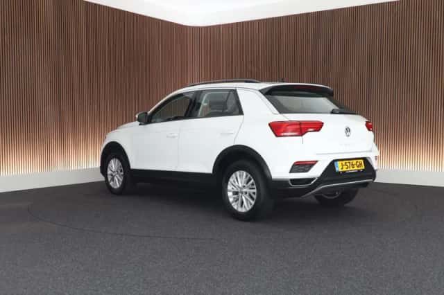Volkswagen T-Roc (2018) thumbnail 6