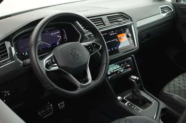 Volkswagen Tiguan (2023) thumbnail 3