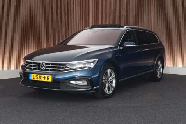 Volkswagen Passat (2021) thumbnail 1