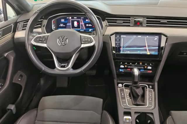 Volkswagen Passat (2021) thumbnail 2