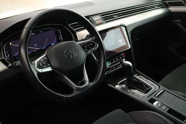 Volkswagen Passat (2021) thumbnail 3